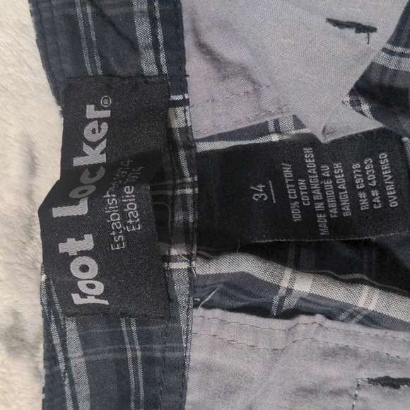 Foot Locker Cargo Shorts. Fair condition - Picture 6 of 6